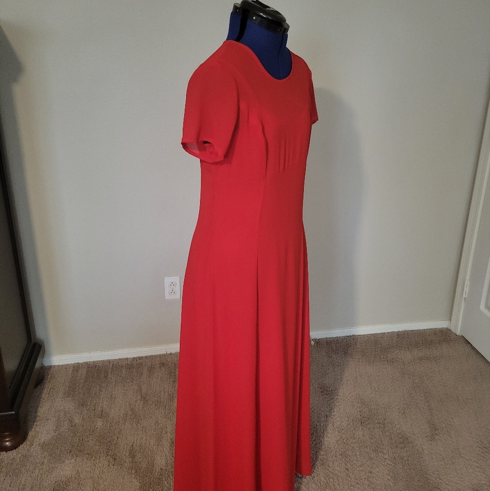 DESSY Creations Red Long Floor Length Gown Short Sleeves Size 6 NWT